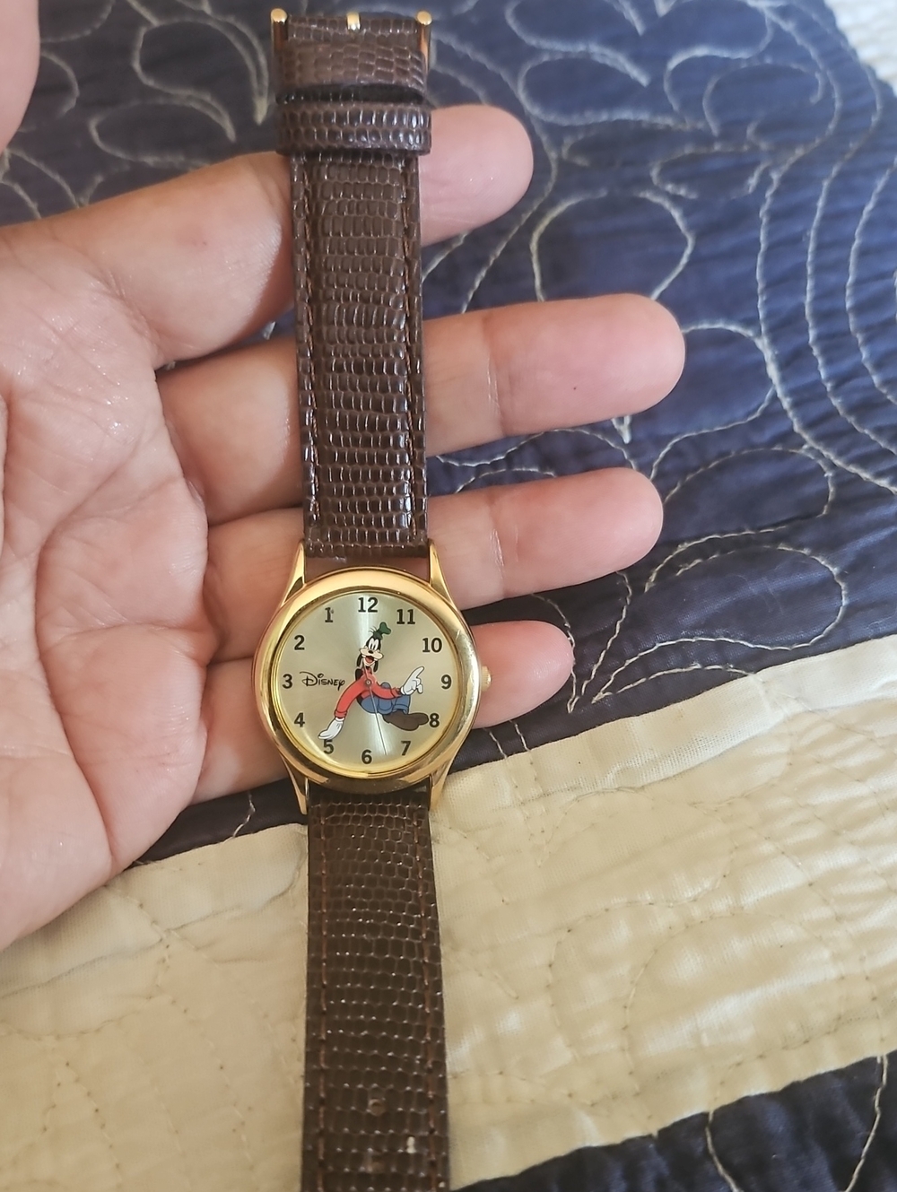 Vtg Disney Goofy Character Wristwatch with Brown Leather Strap